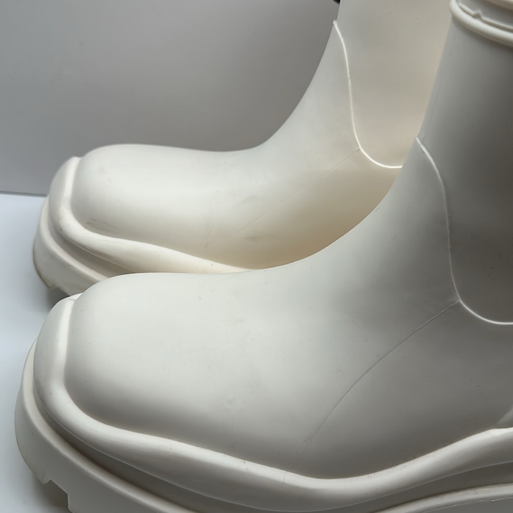 In box MSGM white rubber Carrarma boots, Sz 35 - Picture 6 of 11